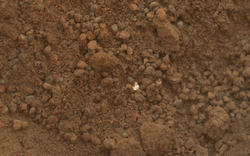 Bright Particle in Hole Dug by Scooping of Martian Soil