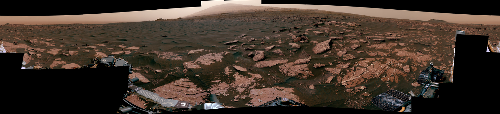 Panorama with Active Linear Dune in Gale Crater, Mars