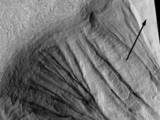 Gullies on martian crater, seen by Mars Global Surveyor