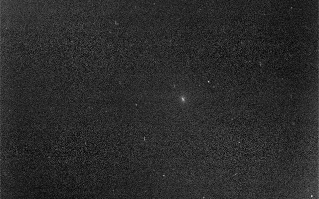 This two-image blink shows a comparison of two exposure times in images from the panoramic camera (Pancam) on NASA's Mars Exploration Rover Opportunity showing comet C/2013 A1 Siding Spring as it flew near Mars on Oct. 19, 2014.