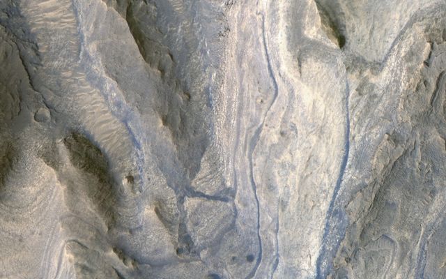 Layers in Lower Formation of Gale Crater Mound