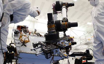 Building Curiosity: Engineers give the rover lessons in hand-eye coordination.
