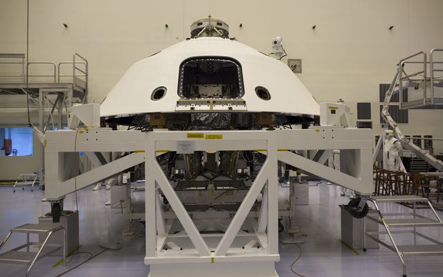 In the Payload Hazardous Servicing Facility at NASA's Kennedy Space Center in Florida, the backshell, a protective cover which carries the parachute and several components used during later stages of entry, descent and landing, has been encapsulated over NASA's Mars Science Laboratory (MSL) rover, Curiosity.