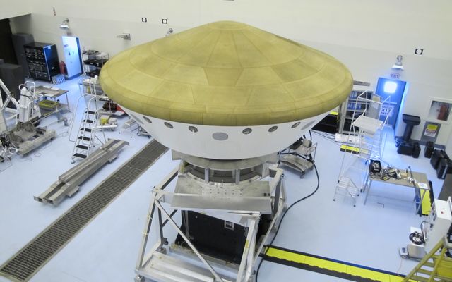 At the Payload Hazardous Servicing Facility at NASA's Kennedy Space Center in Florida, the Mars Science Laboratory rover, Curiosity, and the spacecraft's descent stage have been enclosed inside the spacecraft's aeroshell.