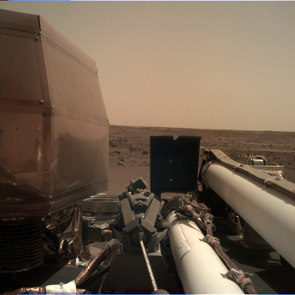 https://mars.nasa.gov/insight-raw-images/surface/sol/0001/idc/D000M0001_596619719EDR_F0000_0462M_.PNG