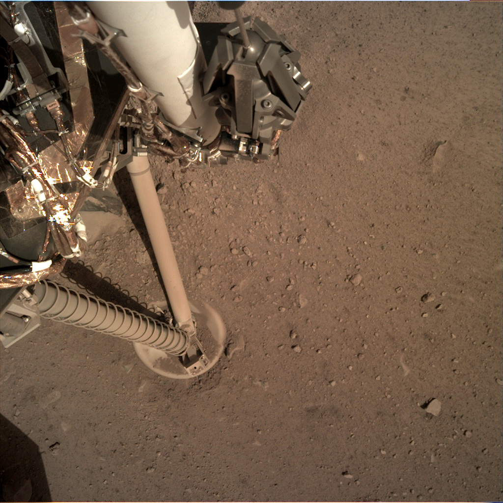 https://mars.nasa.gov/insight-raw-images/surface/sol/0010/idc/D000M0010_597416083EDR_F0000_0125M_.PNG