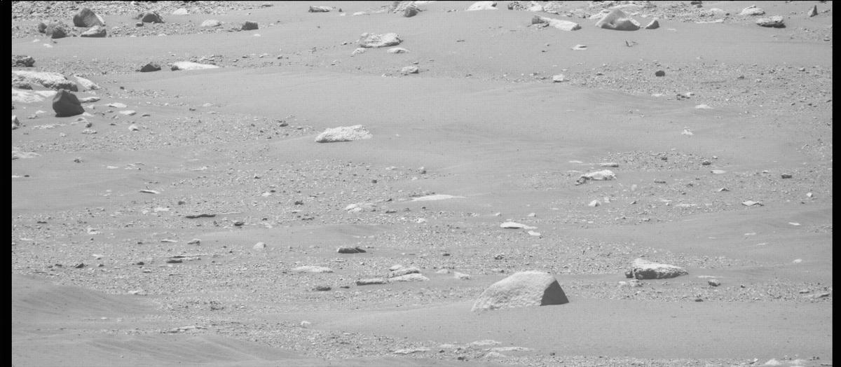 This image was taken by MCZ_RIGHT onboard NASA's Mars rover Perseverance on Sol 33