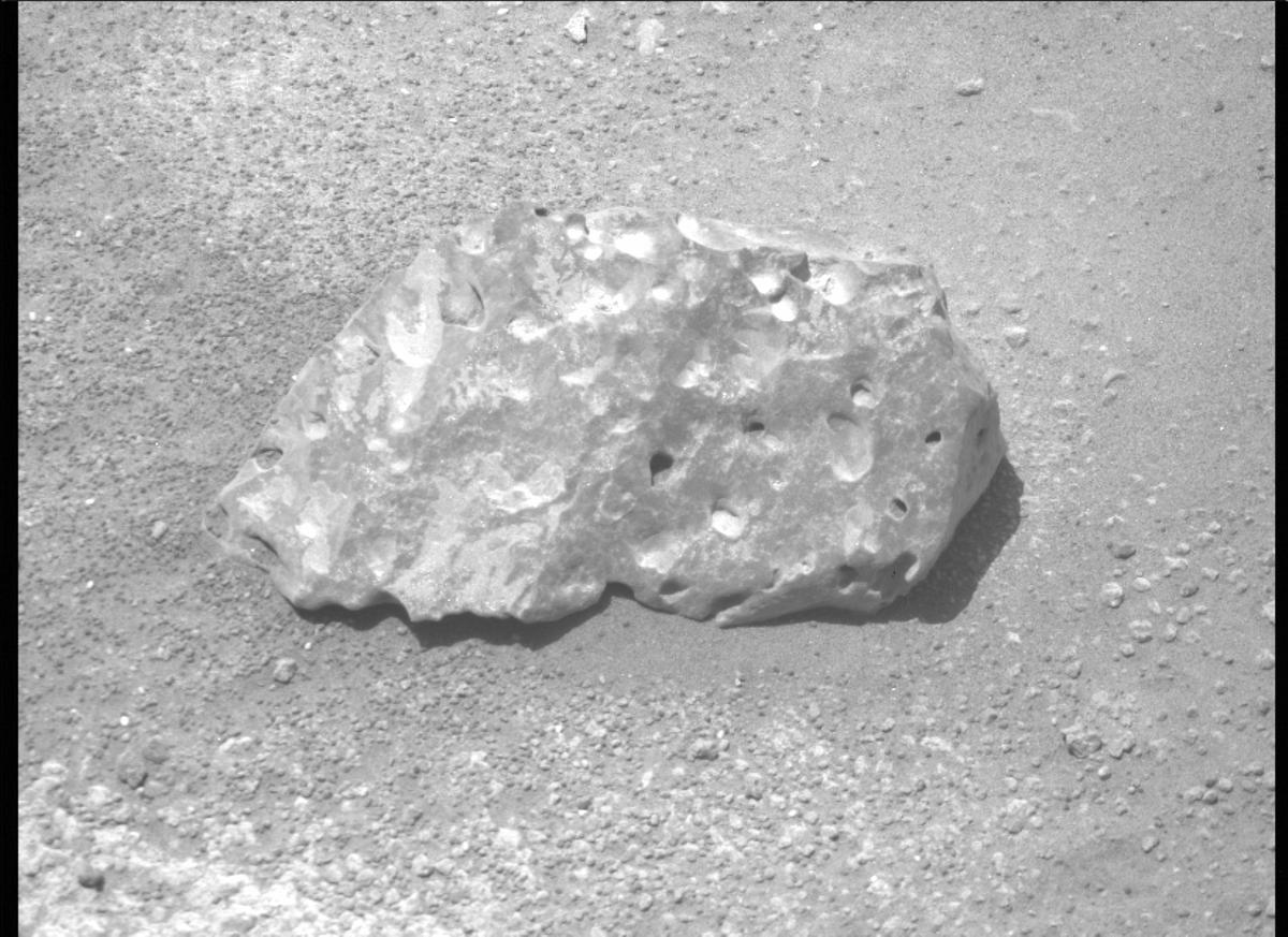 This image was taken by MCZ_RIGHT onboard NASA's Mars rover Perseverance on Sol 37