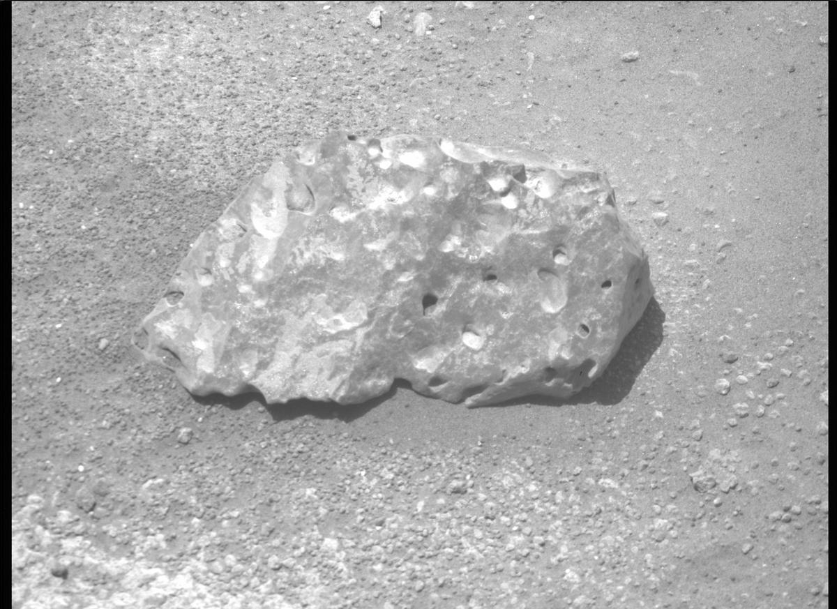 This image was taken by MCZ_RIGHT onboard NASA's Mars rover Perseverance on Sol 37