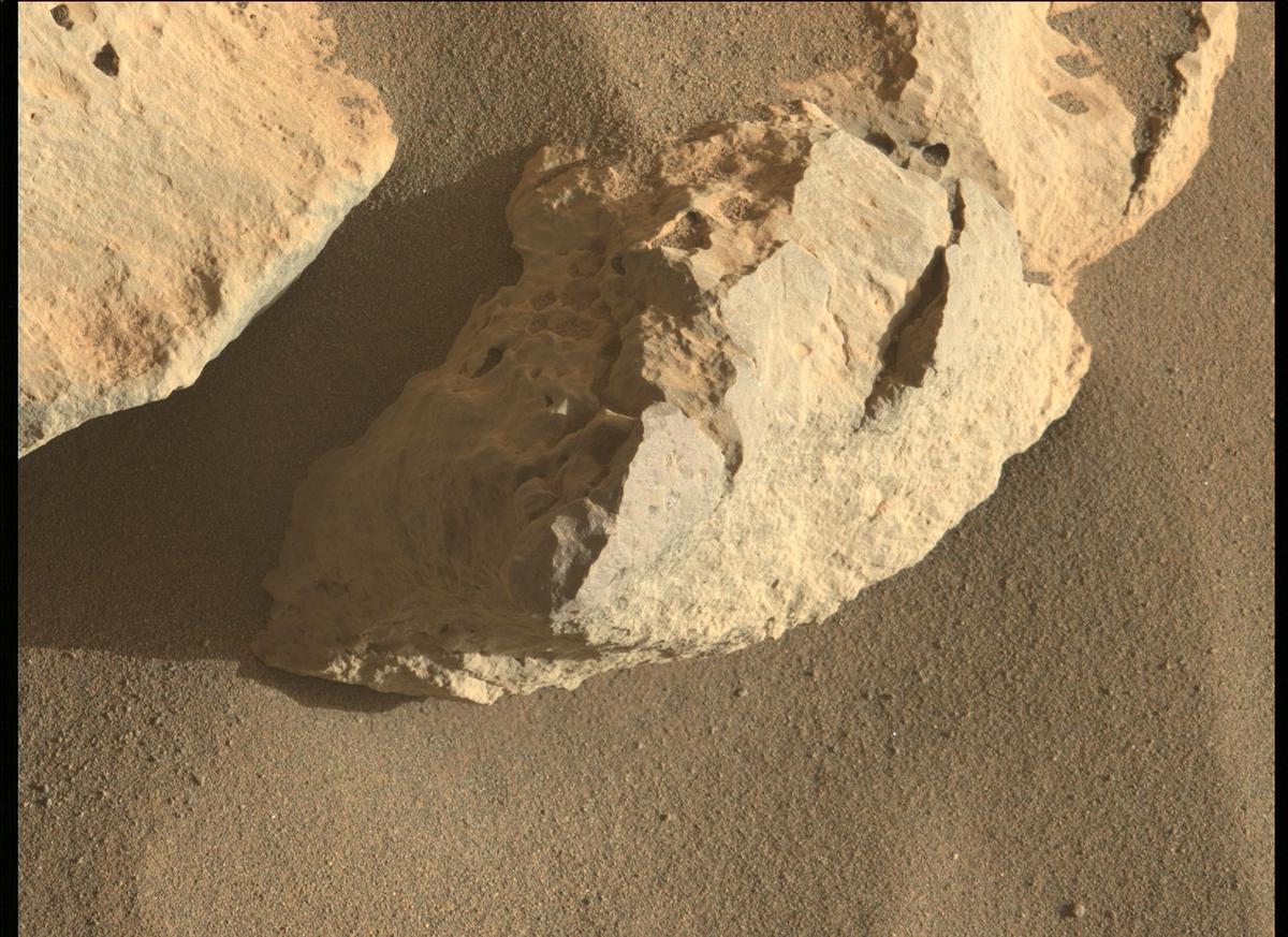 This image was taken by MCZ_LEFT onboard NASA's Mars rover Perseverance on Sol 64