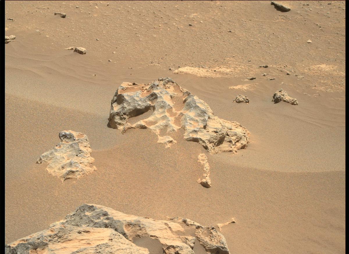 This image was taken by MCZ_RIGHT onboard NASA's Mars rover Perseverance on Sol 88