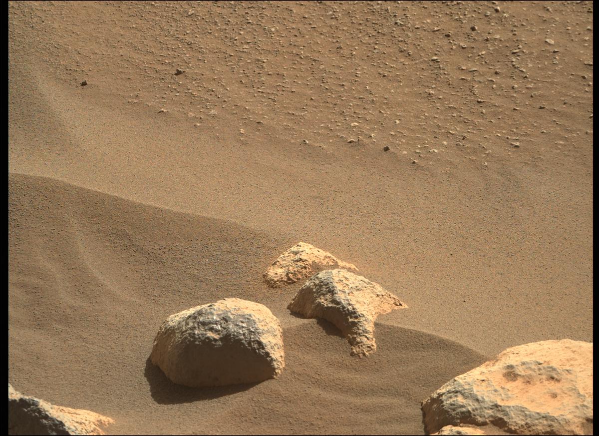 This image was taken by MCZ_RIGHT onboard NASA's Mars rover Perseverance on Sol 92