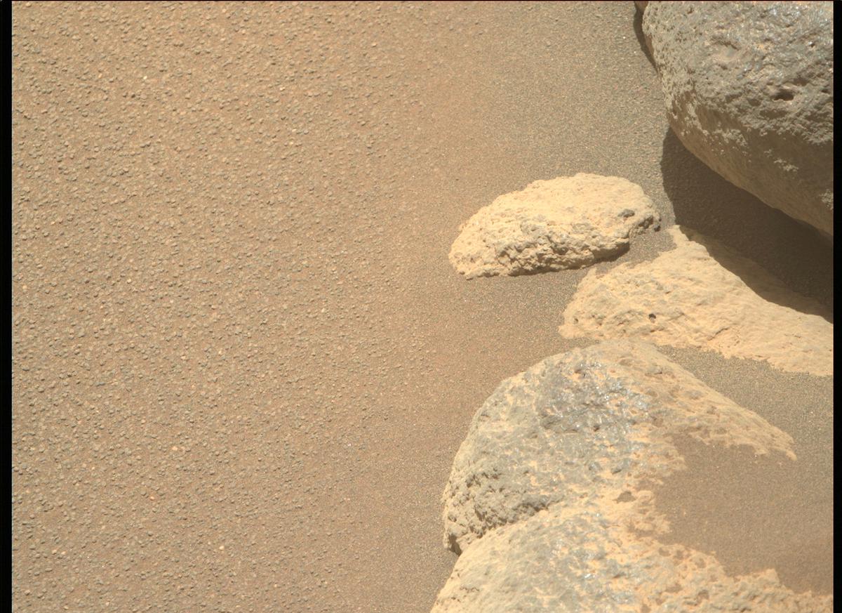 This image was taken by MCZ_RIGHT onboard NASA's Mars rover Perseverance on Sol 102