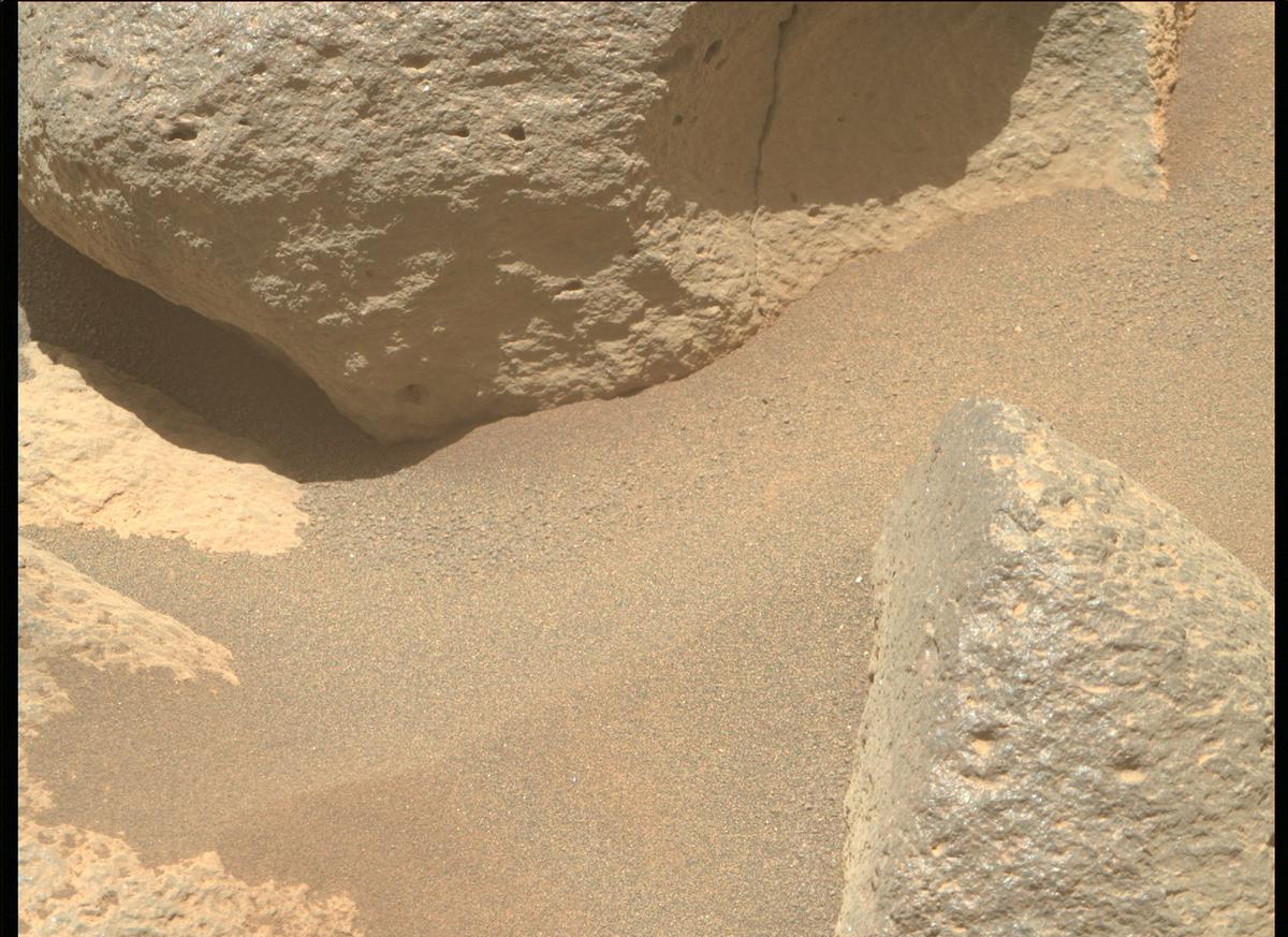 This image was taken by MCZ_RIGHT onboard NASA's Mars rover Perseverance on Sol 102