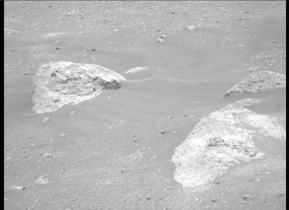 This image was taken by MCZ_RIGHT onboard NASA's Mars rover Perseverance on Sol 102