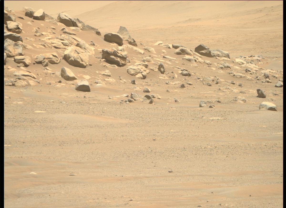 This image was taken by MCZ_RIGHT onboard NASA's Mars rover Perseverance on Sol 104