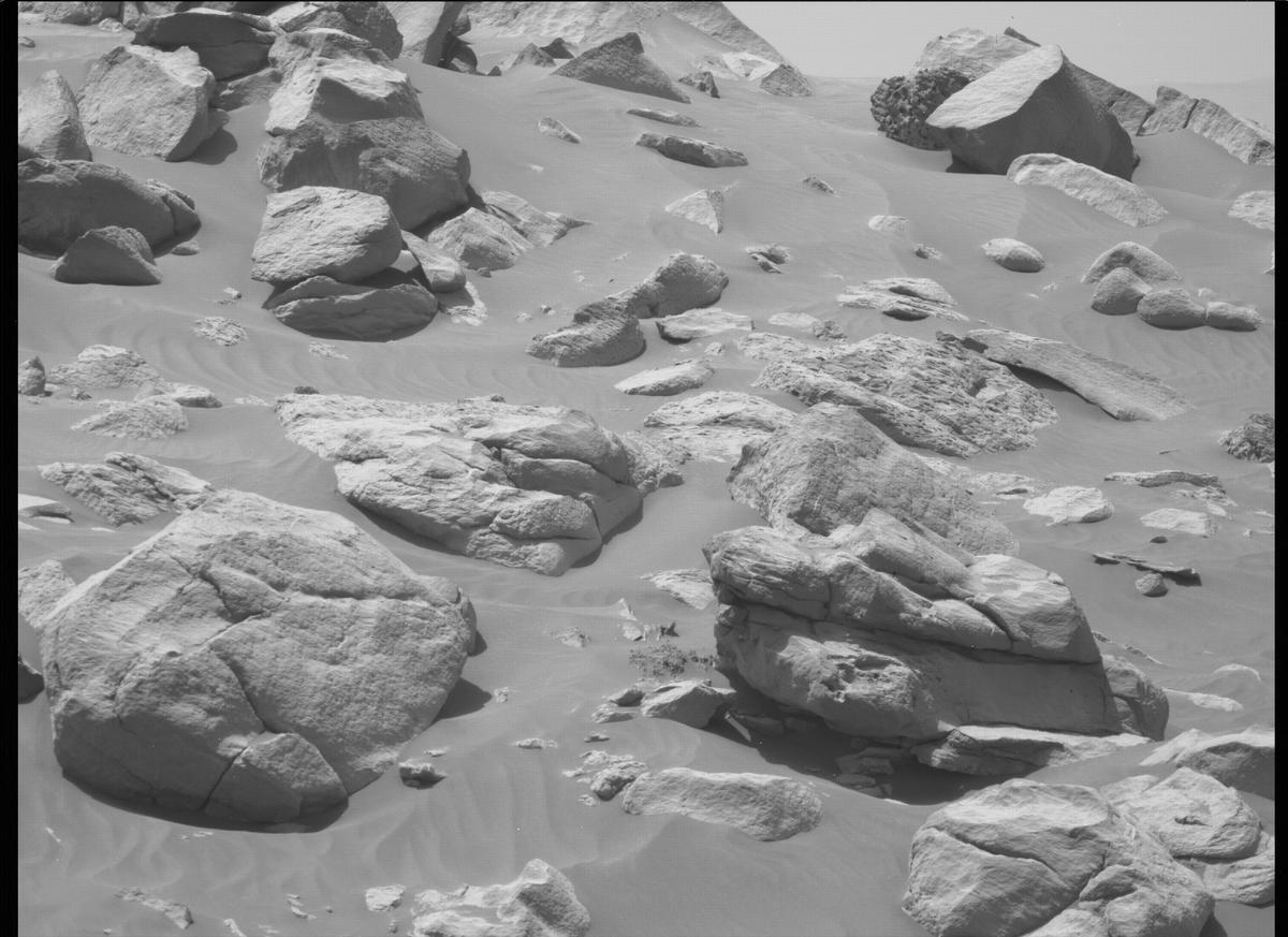 This image was taken by MCZ_RIGHT onboard NASA's Mars rover Perseverance on Sol 107