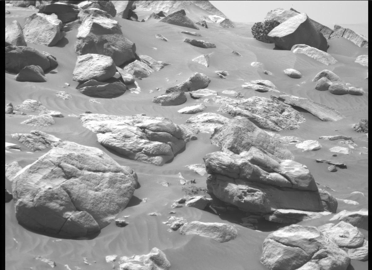 This image was taken by MCZ_RIGHT onboard NASA's Mars rover Perseverance on Sol 107