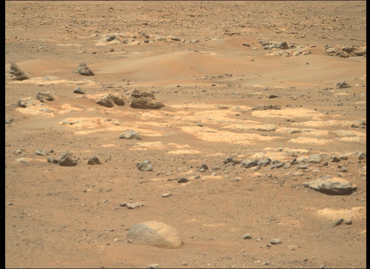 This image was taken by MCZ_RIGHT onboard NASA's Mars rover Perseverance on Sol 122