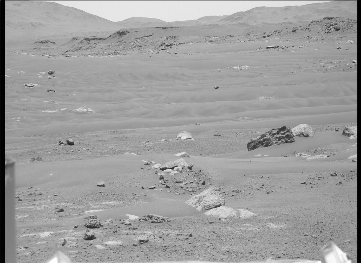 This image was taken by MCZ_RIGHT onboard NASA's Mars rover Perseverance on Sol 123