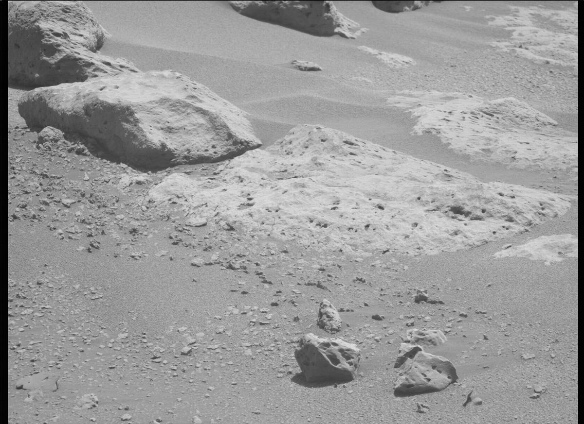 This image was taken by MCZ_LEFT onboard NASA's Mars rover Perseverance on Sol 124