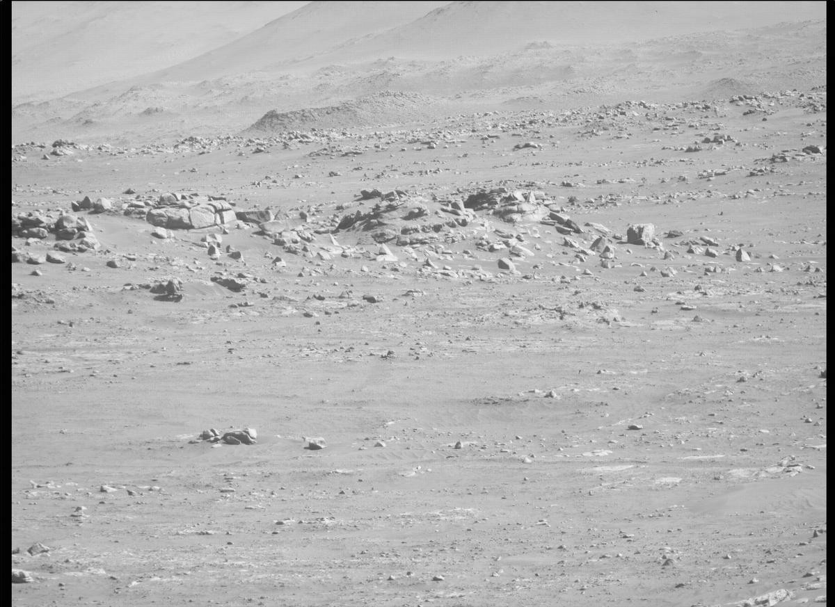 This image was taken by MCZ_RIGHT onboard NASA's Mars rover Perseverance on Sol 135
