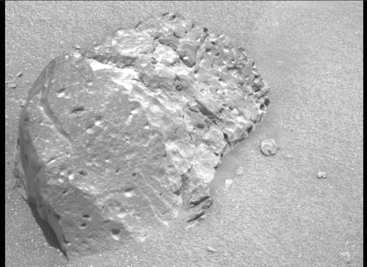 This image was taken by MCZ_RIGHT onboard NASA's Mars rover Perseverance on Sol 135