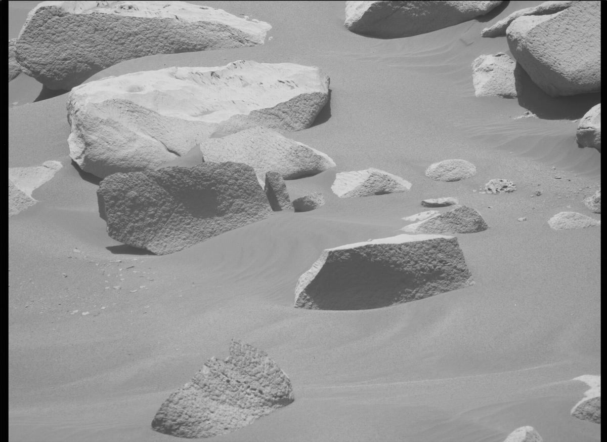 This image was taken by MCZ_LEFT onboard NASA's Mars rover Perseverance on Sol 136