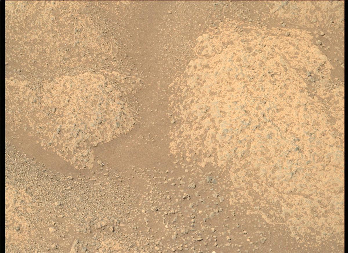 This image was taken by MCZ_RIGHT onboard NASA's Mars rover Perseverance on Sol 137