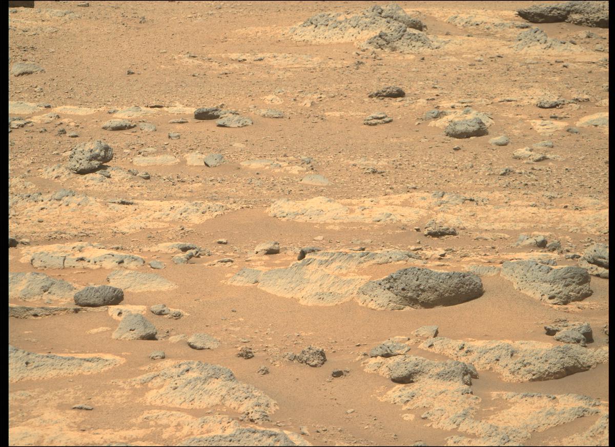 This image was taken by MCZ_RIGHT onboard NASA's Mars rover Perseverance on Sol 138