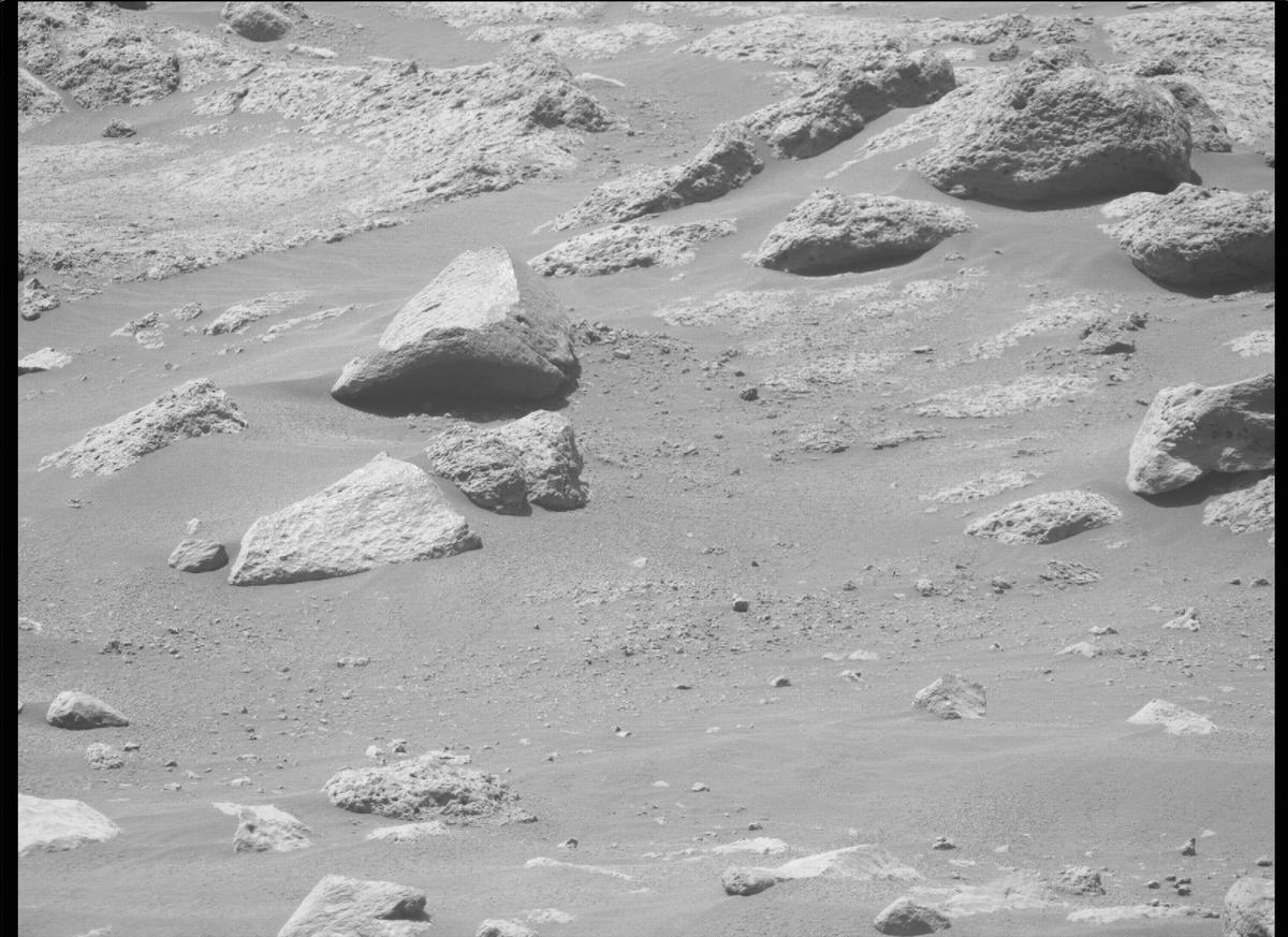 This image was taken by MCZ_RIGHT onboard NASA's Mars rover Perseverance on Sol 145