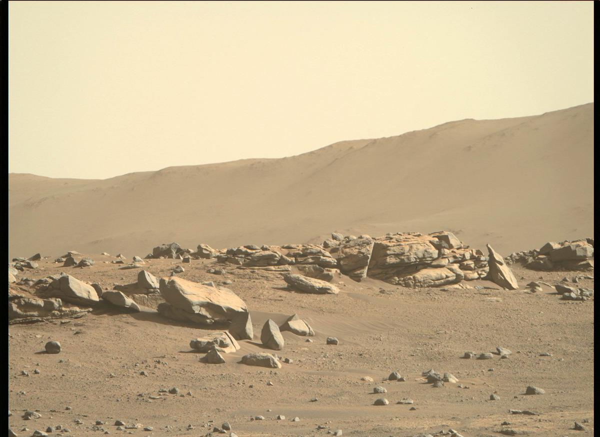 This image was taken by MCZ_RIGHT onboard NASA's Mars rover Perseverance on Sol 153