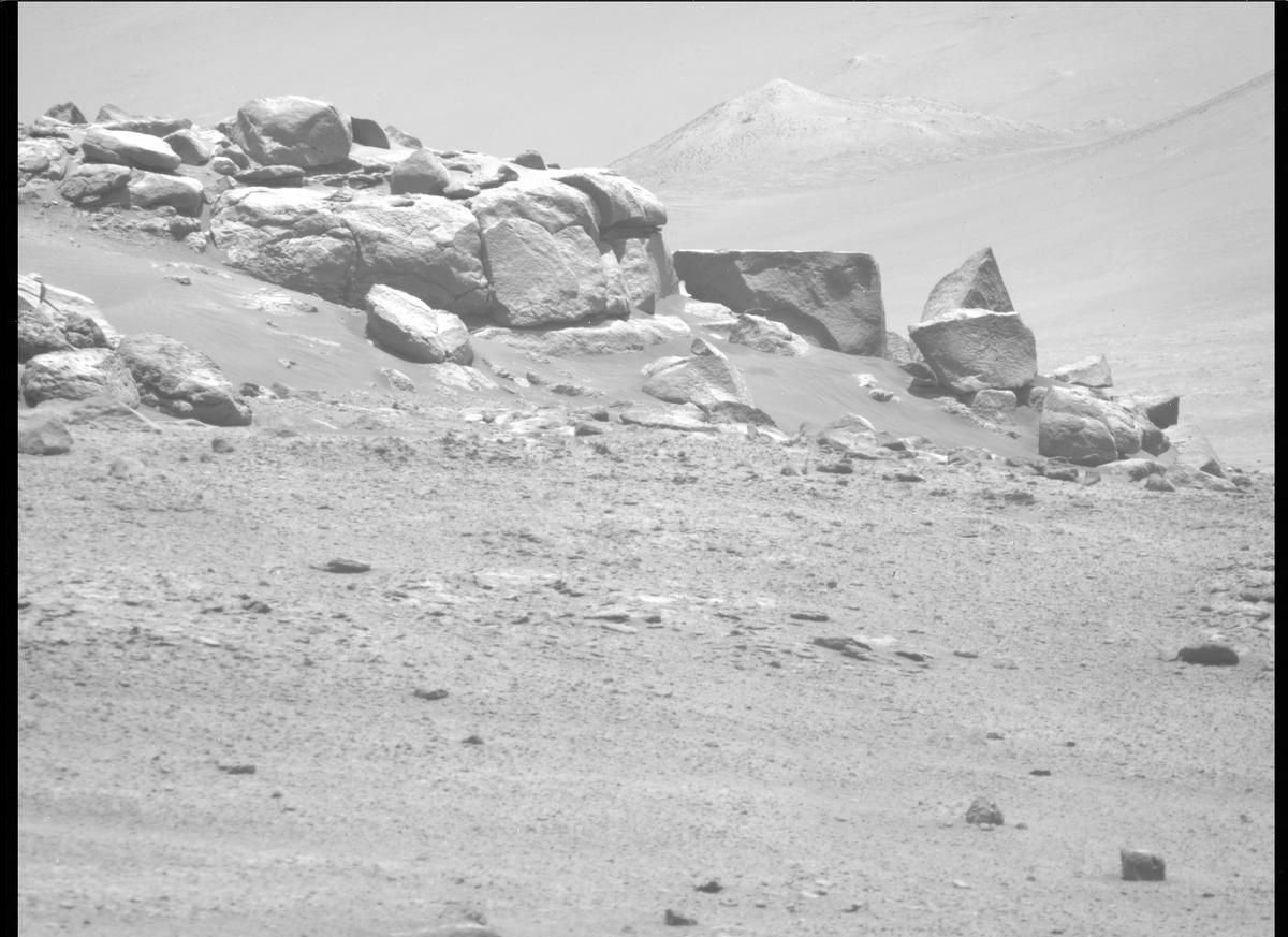 This image was taken by MCZ_RIGHT onboard NASA's Mars rover Perseverance on Sol 163