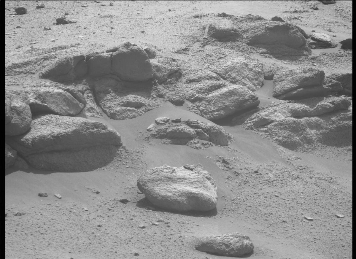 This image was taken by MCZ_RIGHT onboard NASA's Mars rover Perseverance on Sol 175
