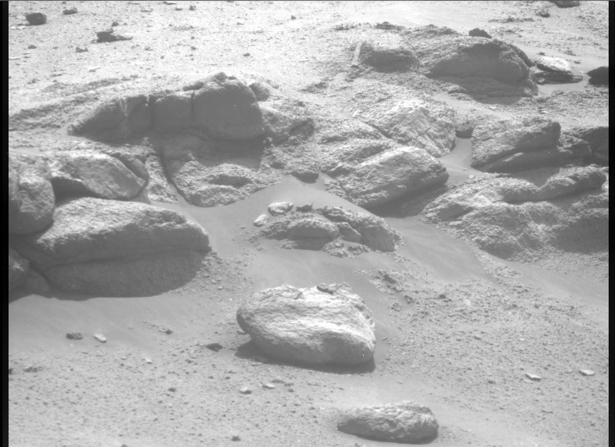This image was taken by MCZ_RIGHT onboard NASA's Mars rover Perseverance on Sol 175