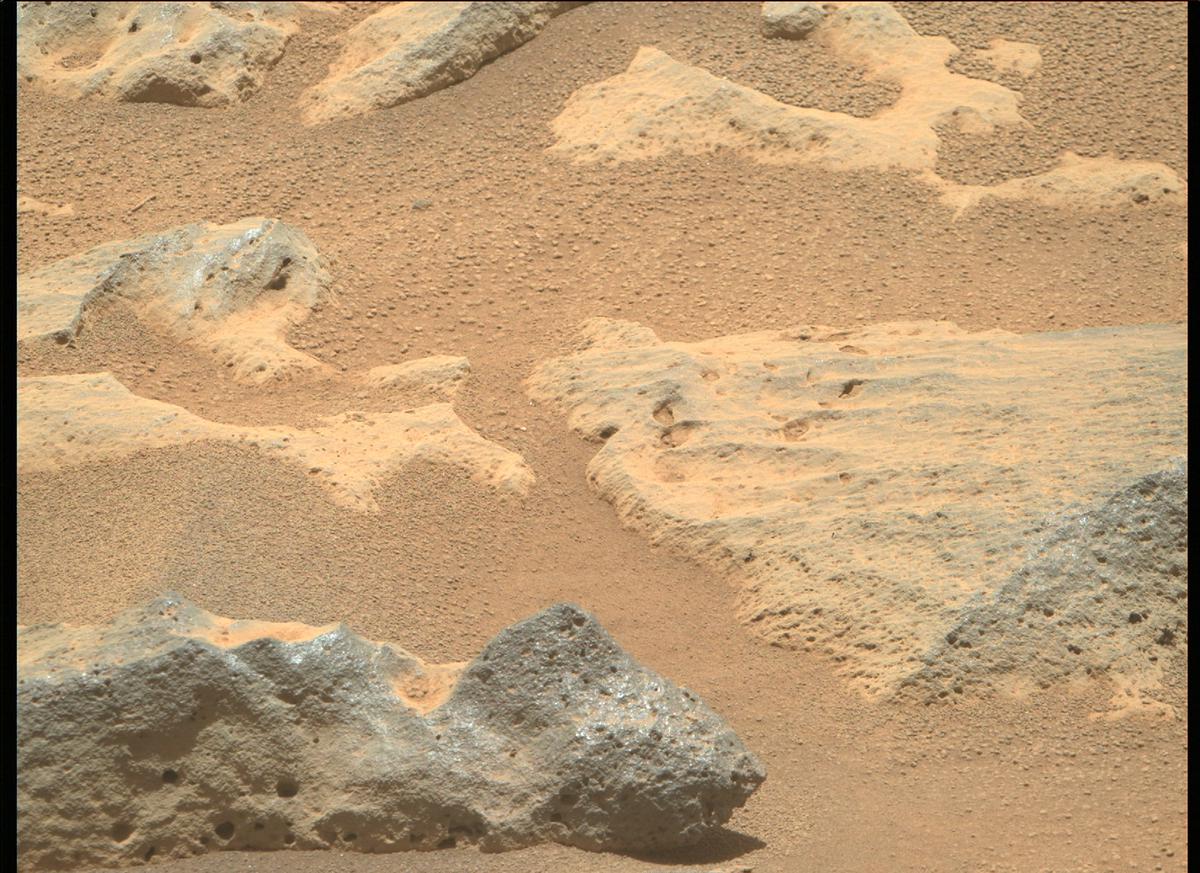 This image was taken by MCZ_RIGHT onboard NASA's Mars rover Perseverance on Sol 180