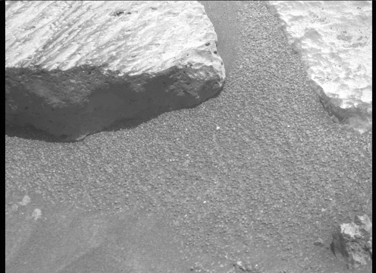 This image was taken by MCZ_RIGHT onboard NASA's Mars rover Perseverance on Sol 185