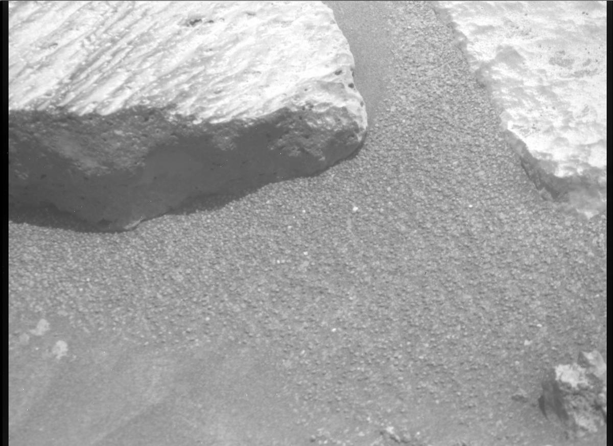This image was taken by MCZ_RIGHT onboard NASA's Mars rover Perseverance on Sol 185