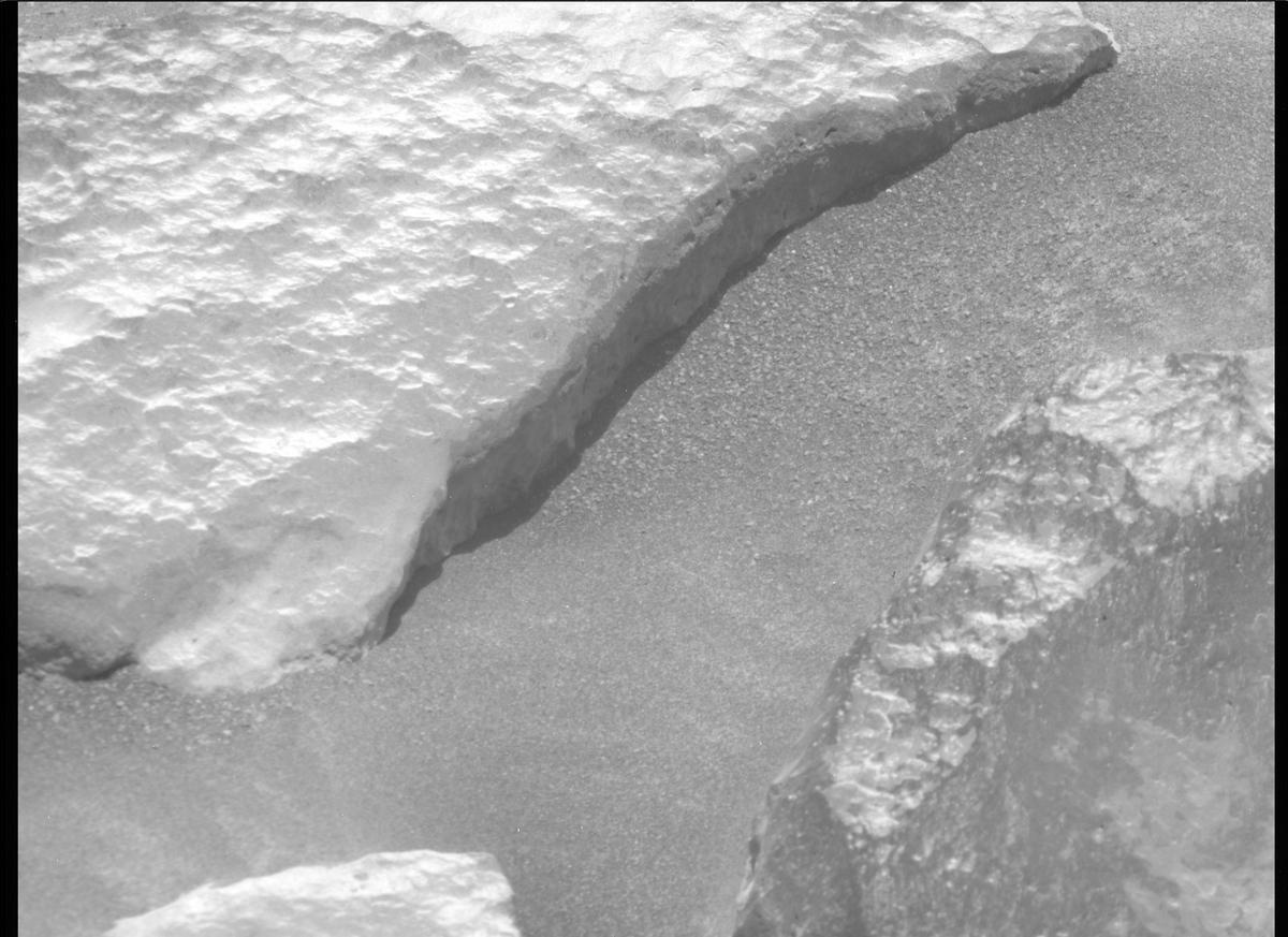 This image was taken by MCZ_RIGHT onboard NASA's Mars rover Perseverance on Sol 193
