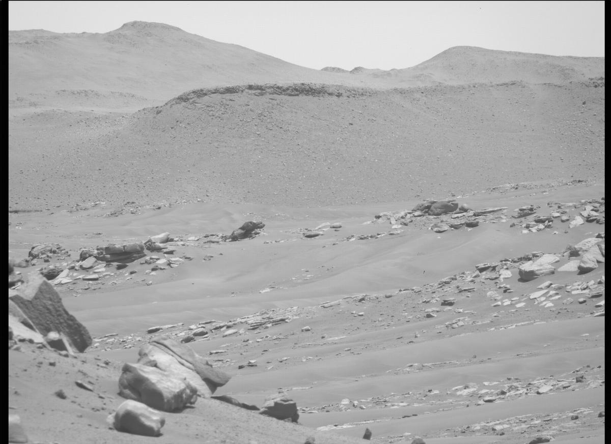 This image was taken by MCZ_RIGHT onboard NASA's Mars rover Perseverance on Sol 194