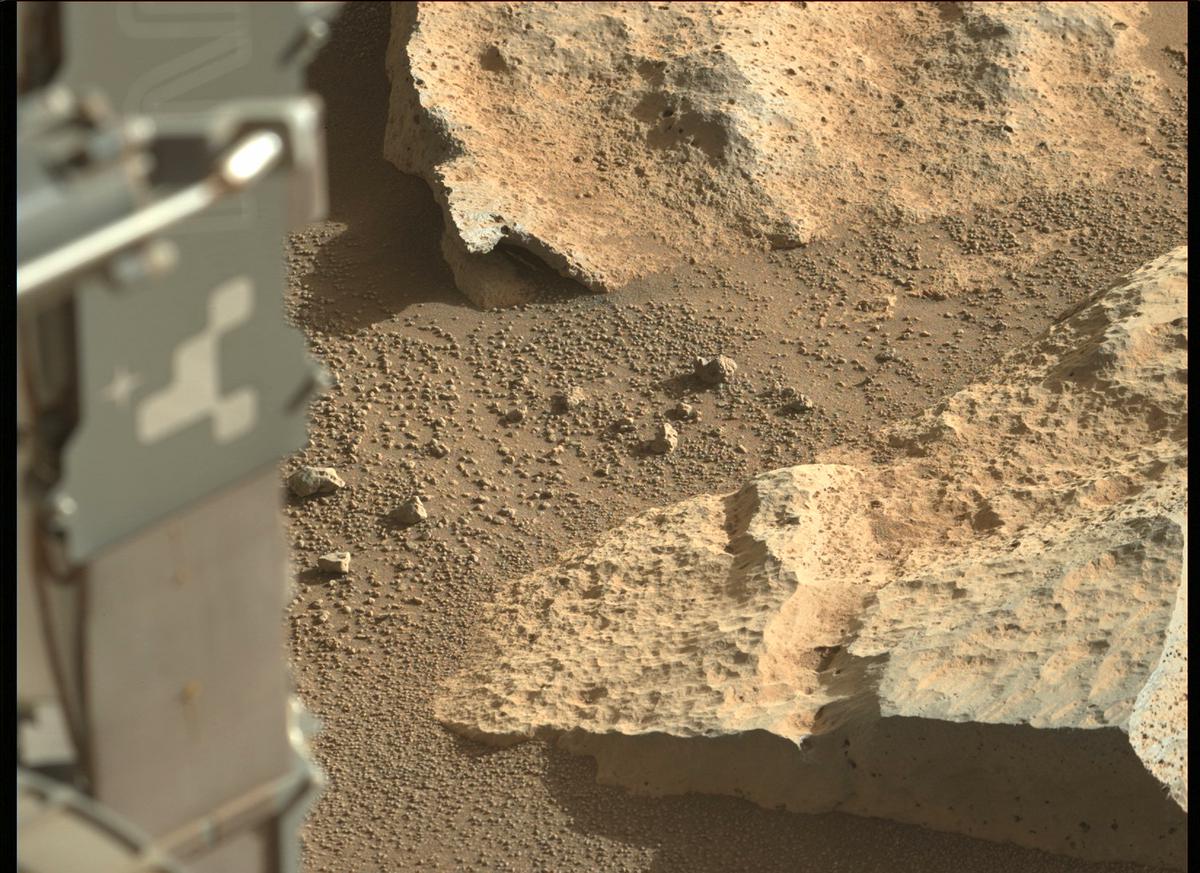 This image was taken by MCZ_LEFT onboard NASA's Mars rover Perseverance on Sol 197