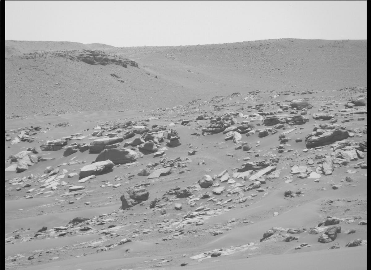 This image was taken by MCZ_RIGHT onboard NASA's Mars rover Perseverance on Sol 197