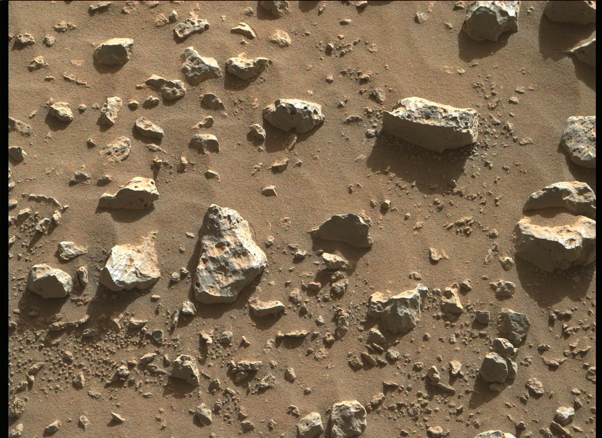 This image was taken by MCZ_RIGHT onboard NASA's Mars rover Perseverance on Sol 197