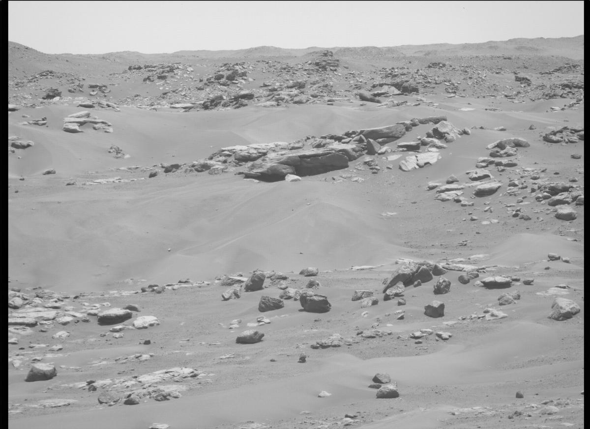 This image was taken by MCZ_RIGHT onboard NASA's Mars rover Perseverance on Sol 199