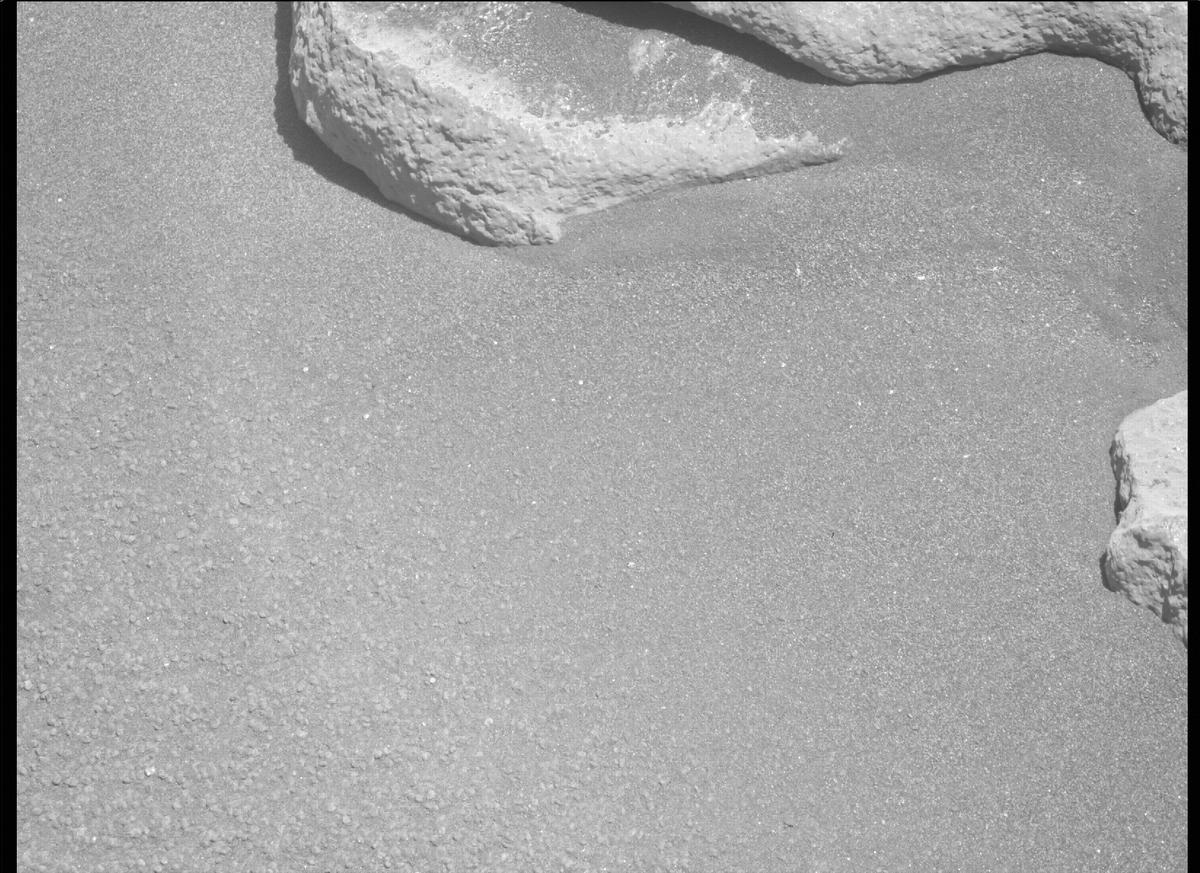 This image was taken by MCZ_RIGHT onboard NASA's Mars rover Perseverance on Sol 207
