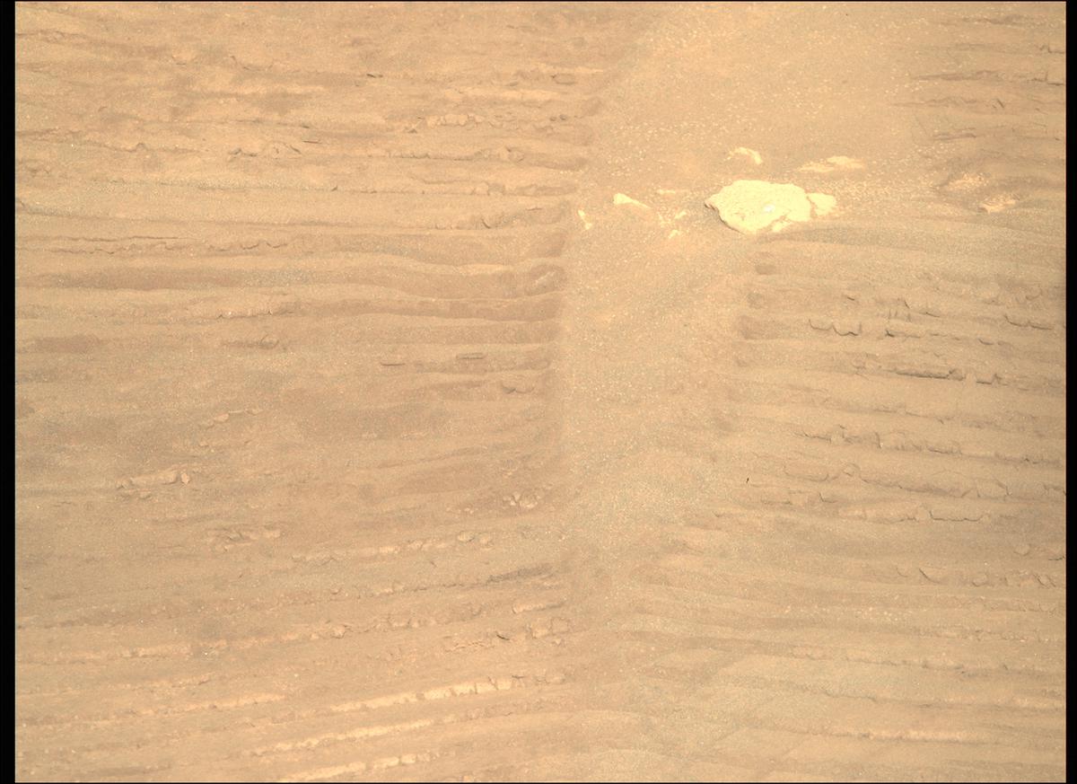 This image was taken by MCZ_RIGHT onboard NASA's Mars rover Perseverance on Sol 207