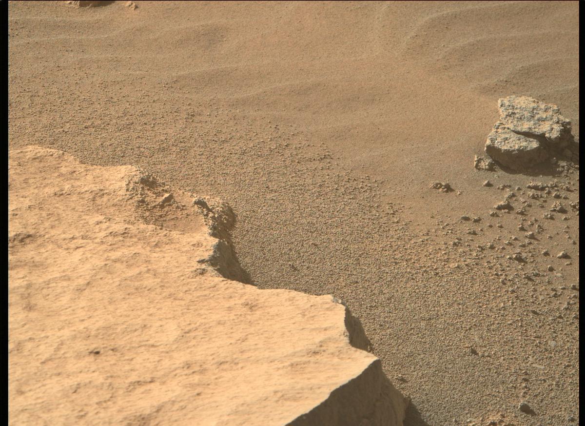 This image was taken by MCZ_RIGHT onboard NASA's Mars rover Perseverance on Sol 208