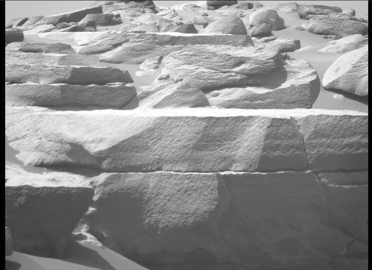 This image was taken by MCZ_RIGHT onboard NASA's Mars rover Perseverance on Sol 210