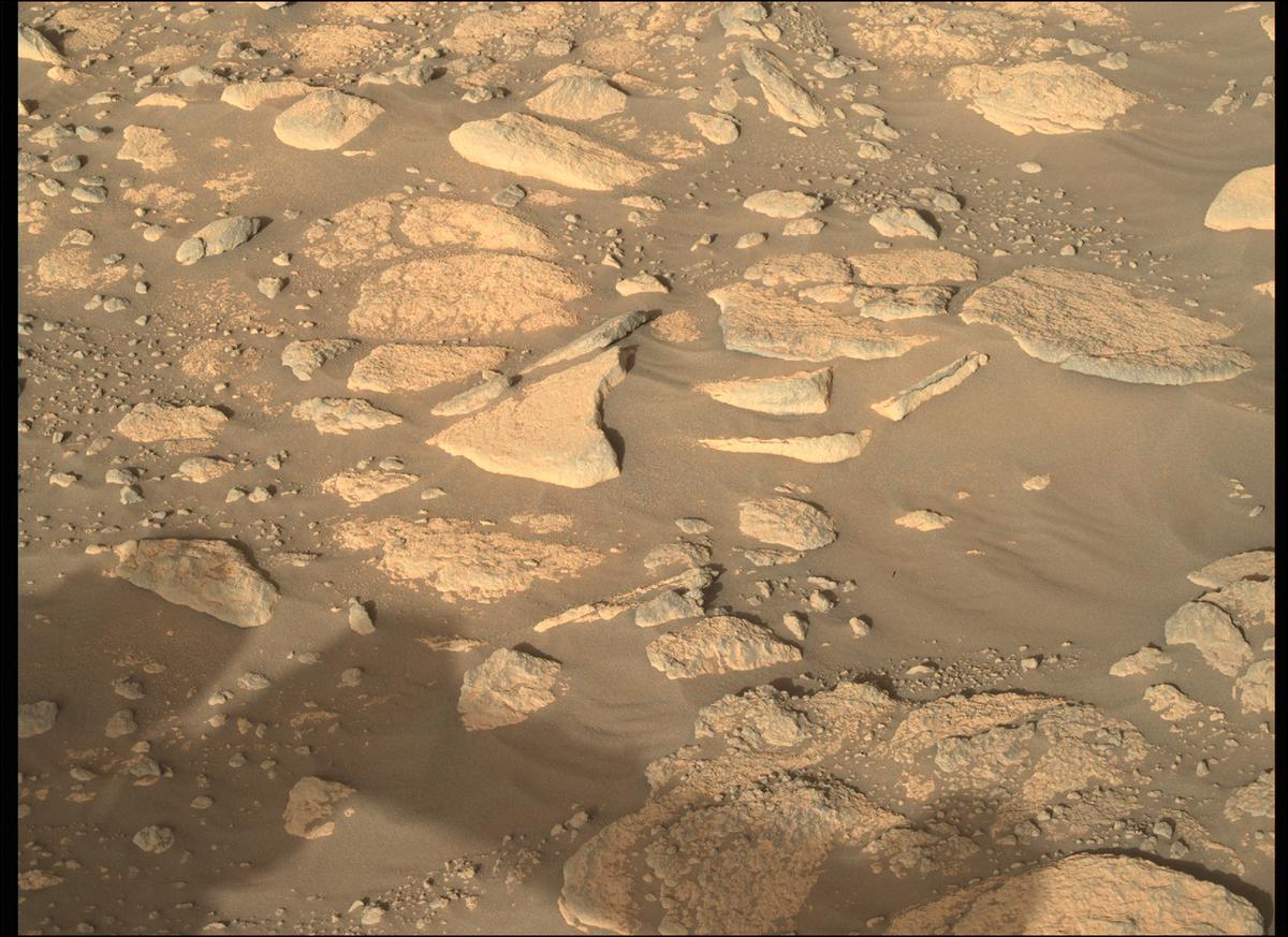 This image was taken by MCZ_RIGHT onboard NASA's Mars rover Perseverance on Sol 211