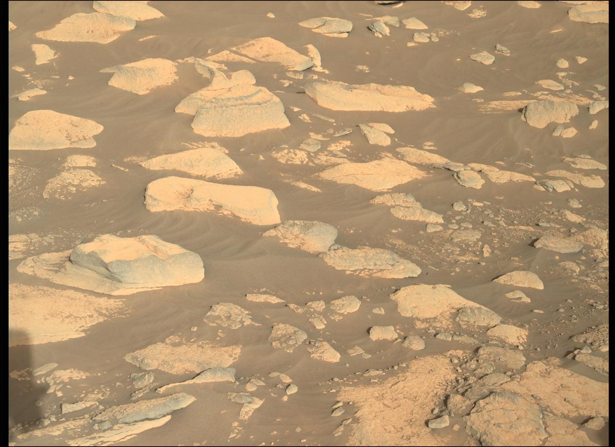 This image was taken by MCZ_RIGHT onboard NASA's Mars rover Perseverance on Sol 211